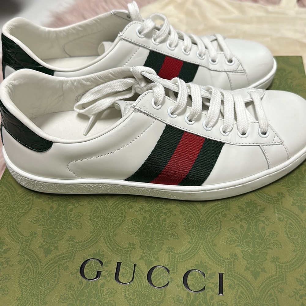 Gucci white leather sneakers, size 5.5 Mens / 7.5 Women